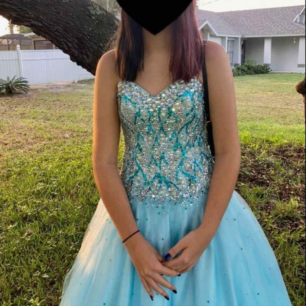 Dress - Picture 7 of 7